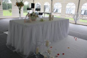 Oddávací stolek pro nevěstu s ženichem